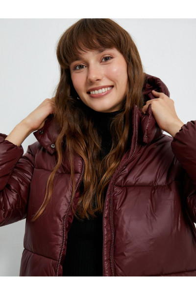 Kısa Şişme Mont Kapüşonlu Fermuarlı Beli Lastikli Cepli Kısa Şişme Mont Kapüşonlu Fermuarlı Beli Lastikli Cepli