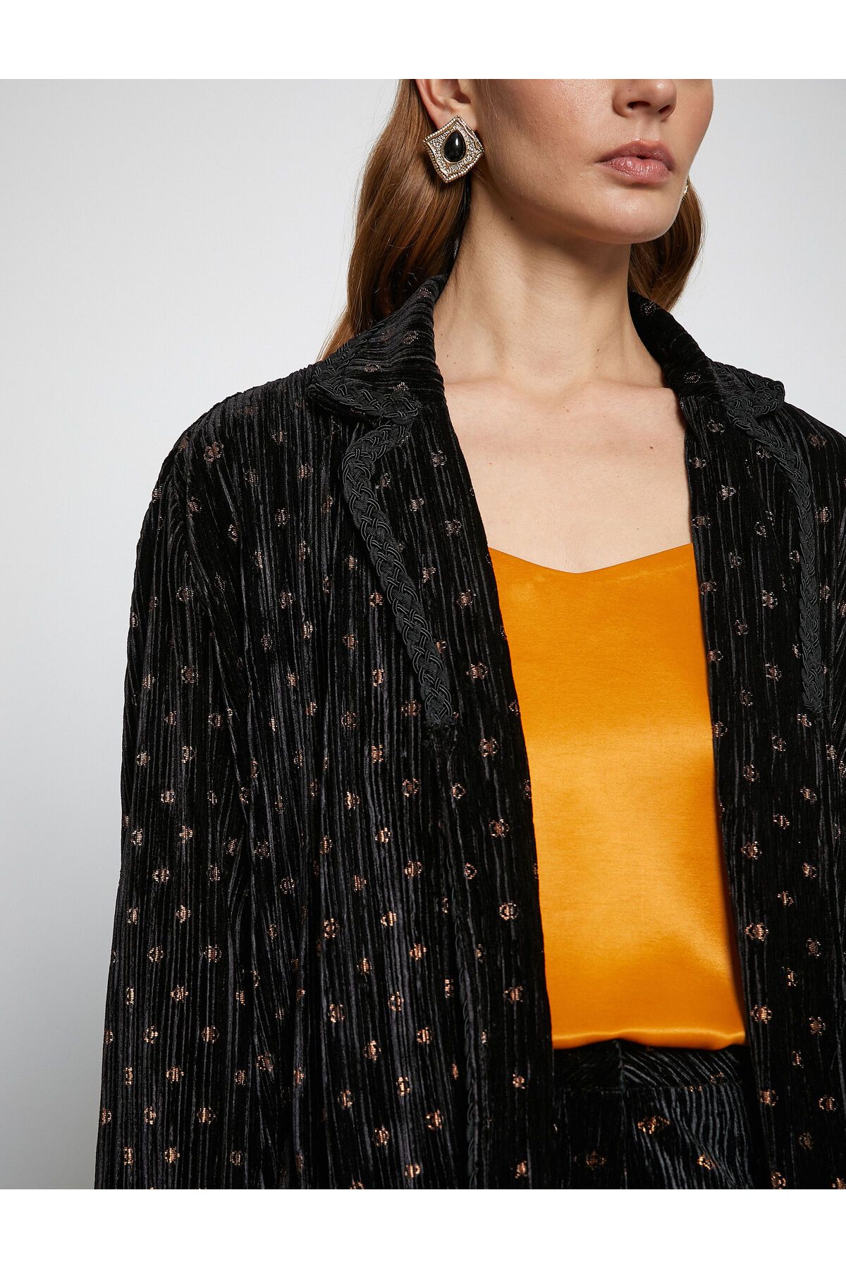 Melis Ağazat X - Biye Detaylı Fitilli Kadife Ceket Melis Ağazat X - Biye Detaylı Fitilli Kadife Ceket