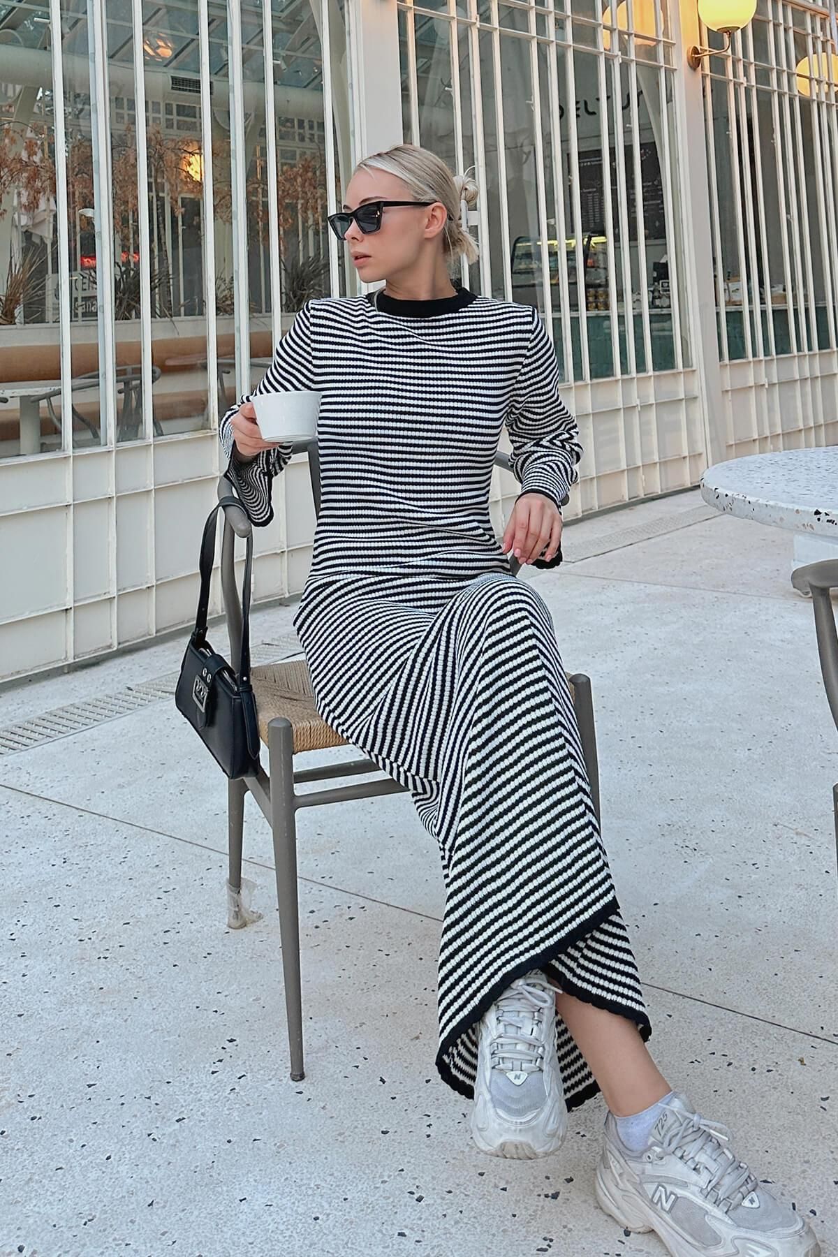 Siyah Algo Çizgili Bisiklet Yaka İspanyol Kol Kadın Midi Triko Elbise Siyah Algo Çizgili Bisiklet Yaka İspanyol Kol Kadın Midi Triko Elbise