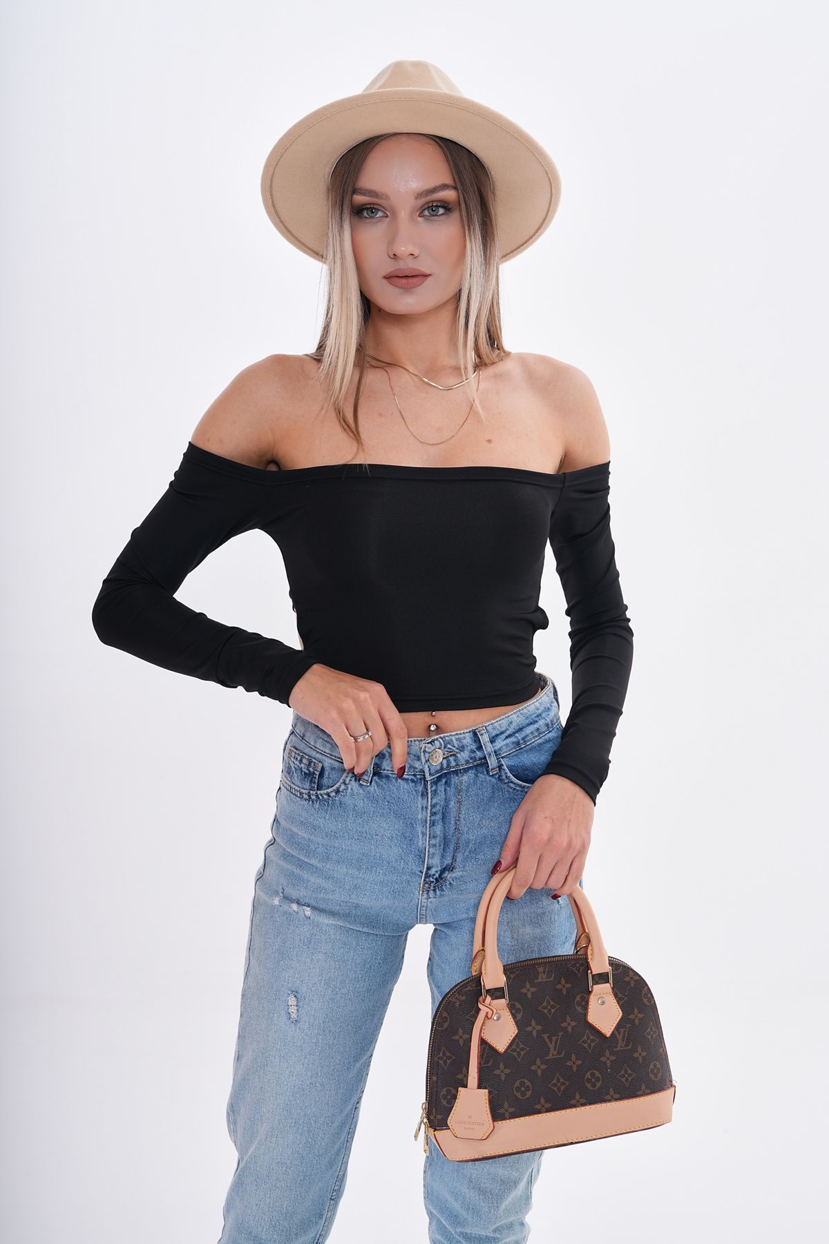 Siyah Madonna Sırt Dekolte Crop Siyah Madonna Sırt Dekolte Crop