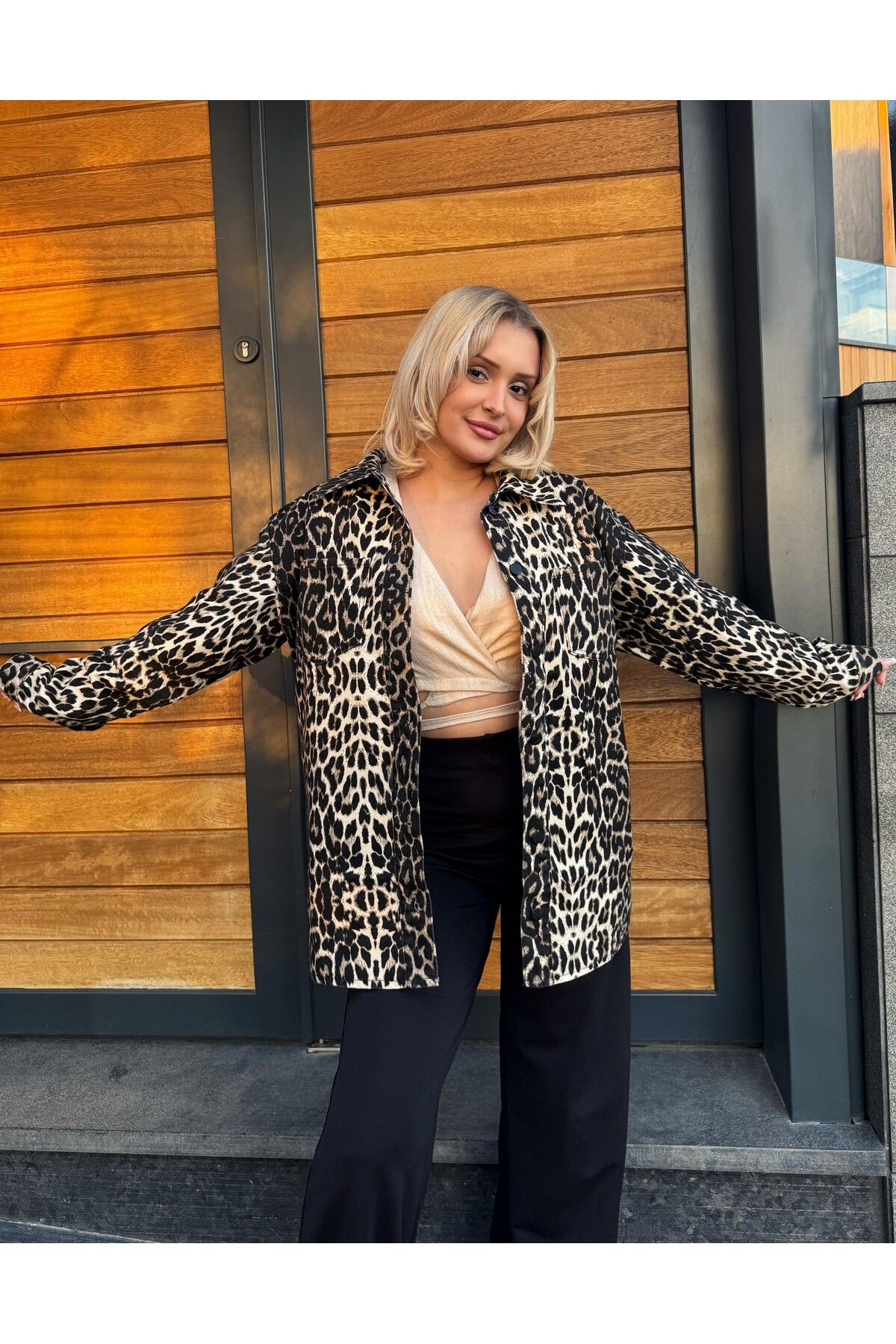 Leopar Desen Çift Cep Oversize Denim Gömlek Ceket Leopar Desen Çift Cep Oversize Denim Gömlek Ceket