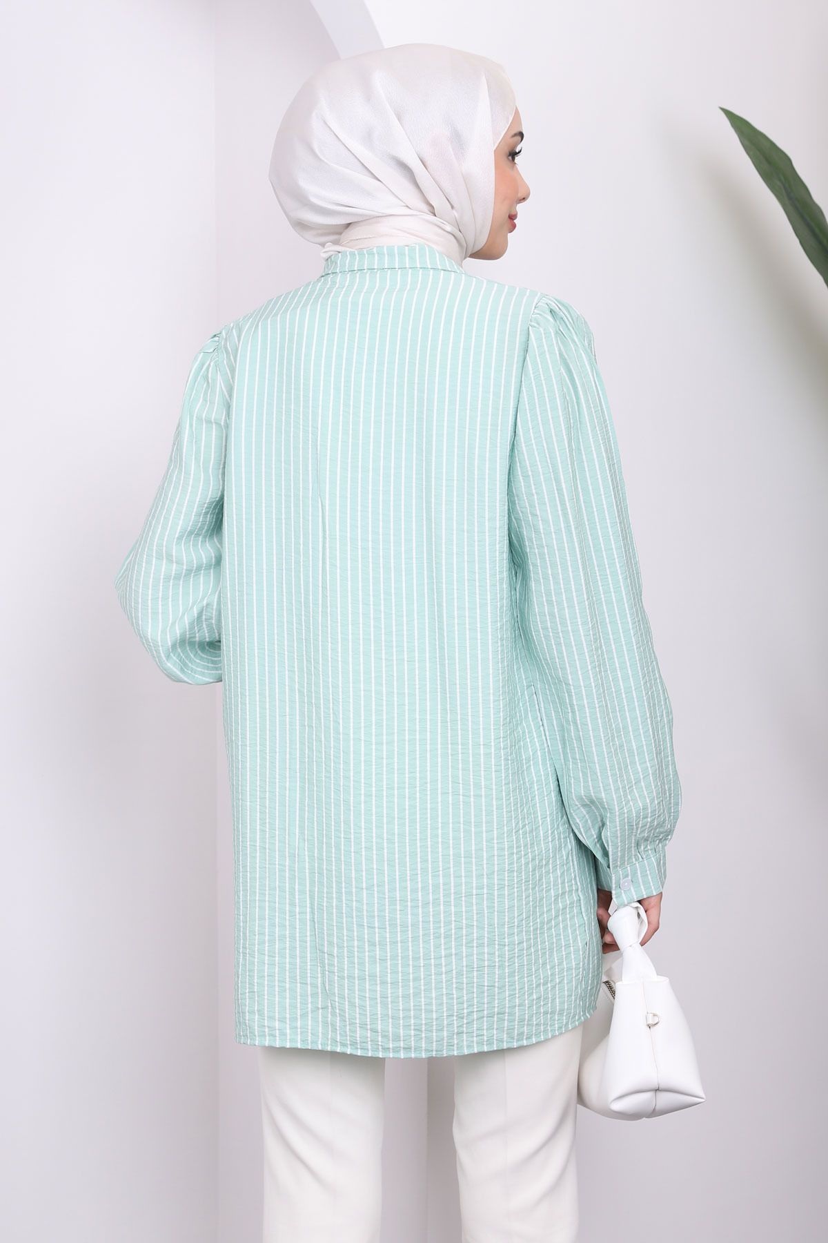 Mint Yaka Taşlı Çizgili Tunik Mint Yaka Taşlı Çizgili Tunik