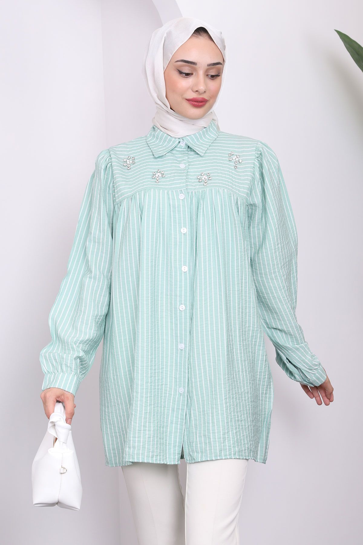 Mint Yaka Taşlı Çizgili Tunik Mint Yaka Taşlı Çizgili Tunik