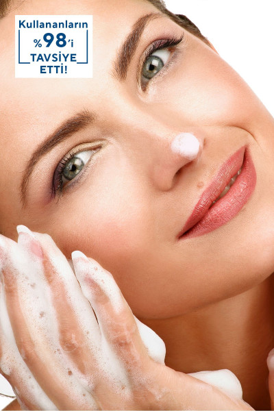 Aydınlatıcı ve Siyah Nokta Karşıtı Ceramide Etkili Tüm Cilt Tiplerine Uygun Yüz Yıkama Jeli 200 ml Aydınlatıcı ve Siyah Nokta Karşıtı Ceramide Etkili Tüm Cilt Tiplerine Uygun Yüz Yıkama Jeli 200 ml