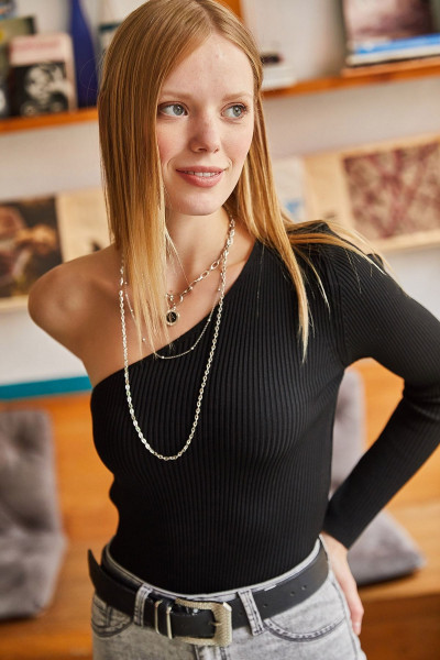 Kadın Siyah Tek Omuz Bel Üstü Crop Triko Bluz BLZ-19001638 Kadın Siyah Tek Omuz Bel Üstü Crop Triko Bluz BLZ-19001638