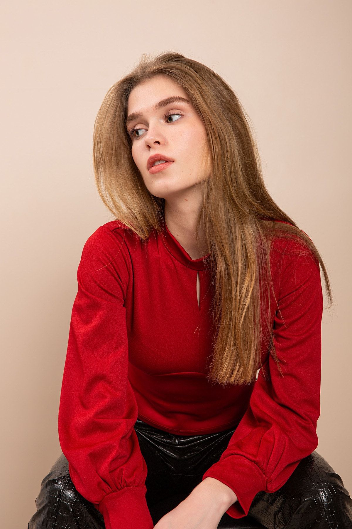 Önü Damla Balon Kol Krep Bluz Önü Damla Balon Kol Krep Bluz