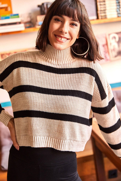 Kadın Taş Çizgili Yarım Balıkçı Crop Triko Kazak KZK-19000402 Kadın Taş Çizgili Yarım Balıkçı Crop Triko Kazak KZK-19000402