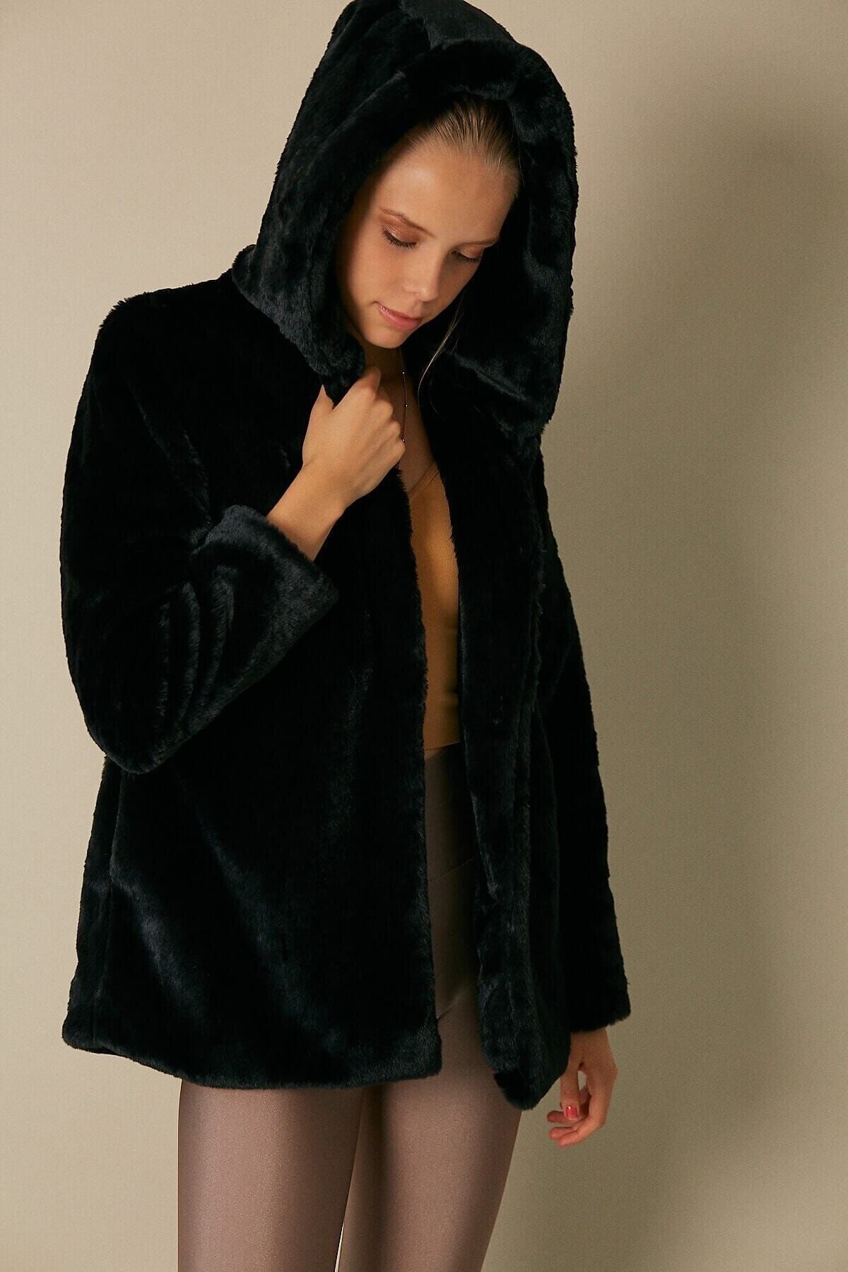 Kapüşonlu Çıtçıtlı Peluş Mont Siyah