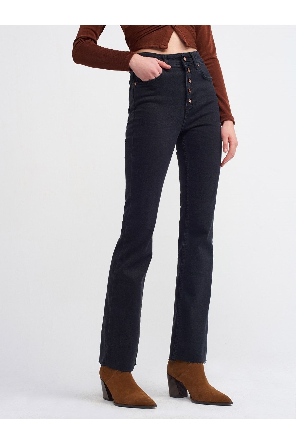 Önü Düğmeli Flare Pantolon Önü Düğmeli Flare Pantolon