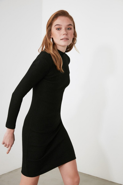 Siyah Yarım Boğazlı Örme Elbise Siyah Yarım Boğazlı Örme Elbise
