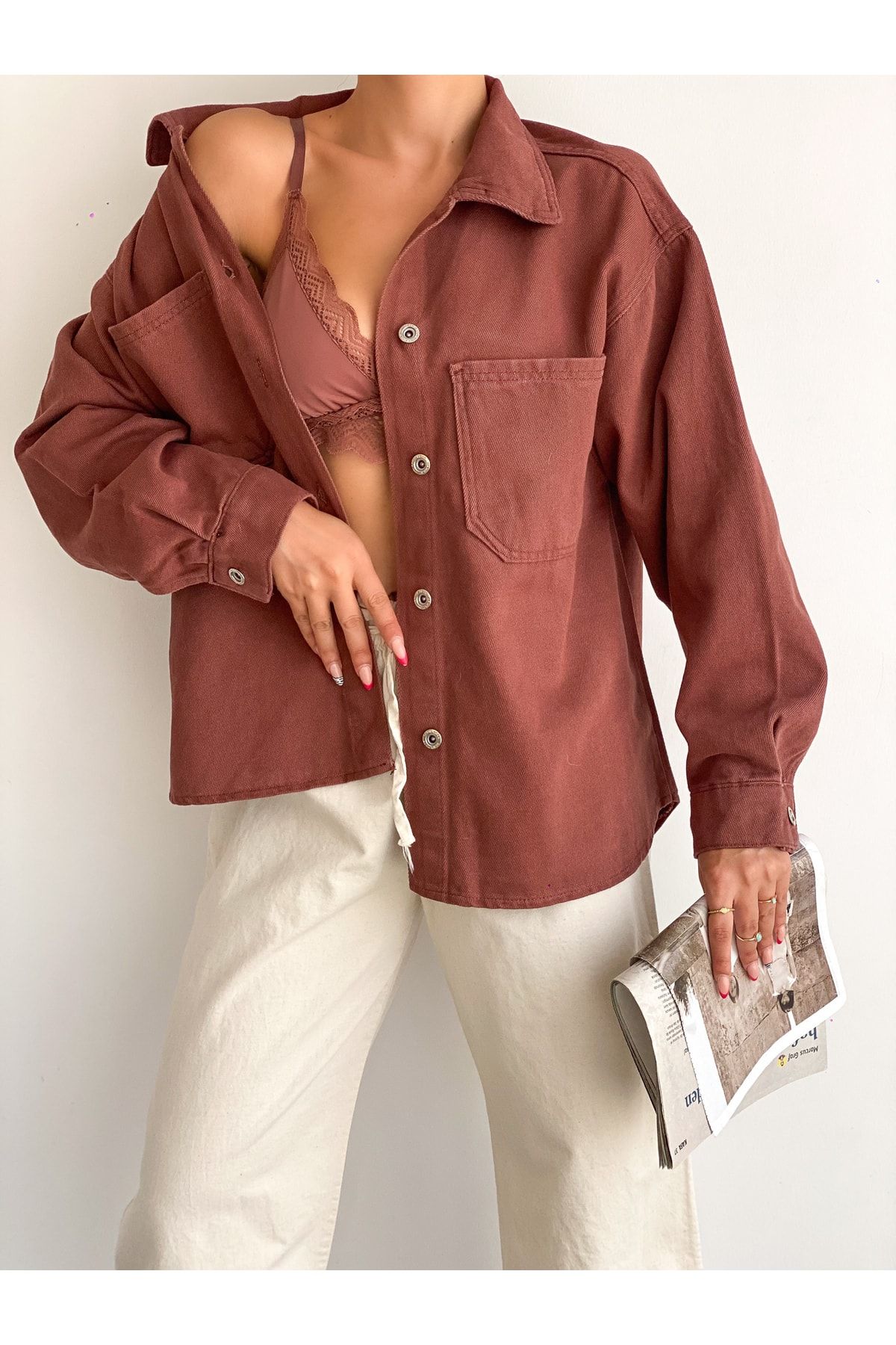 Kadın Oversize Uzun Kollu Çift Cepli Ceket Gömlek Kahverengi Kadın Oversize Uzun Kollu Çift Cepli Ceket Gömlek Kahverengi