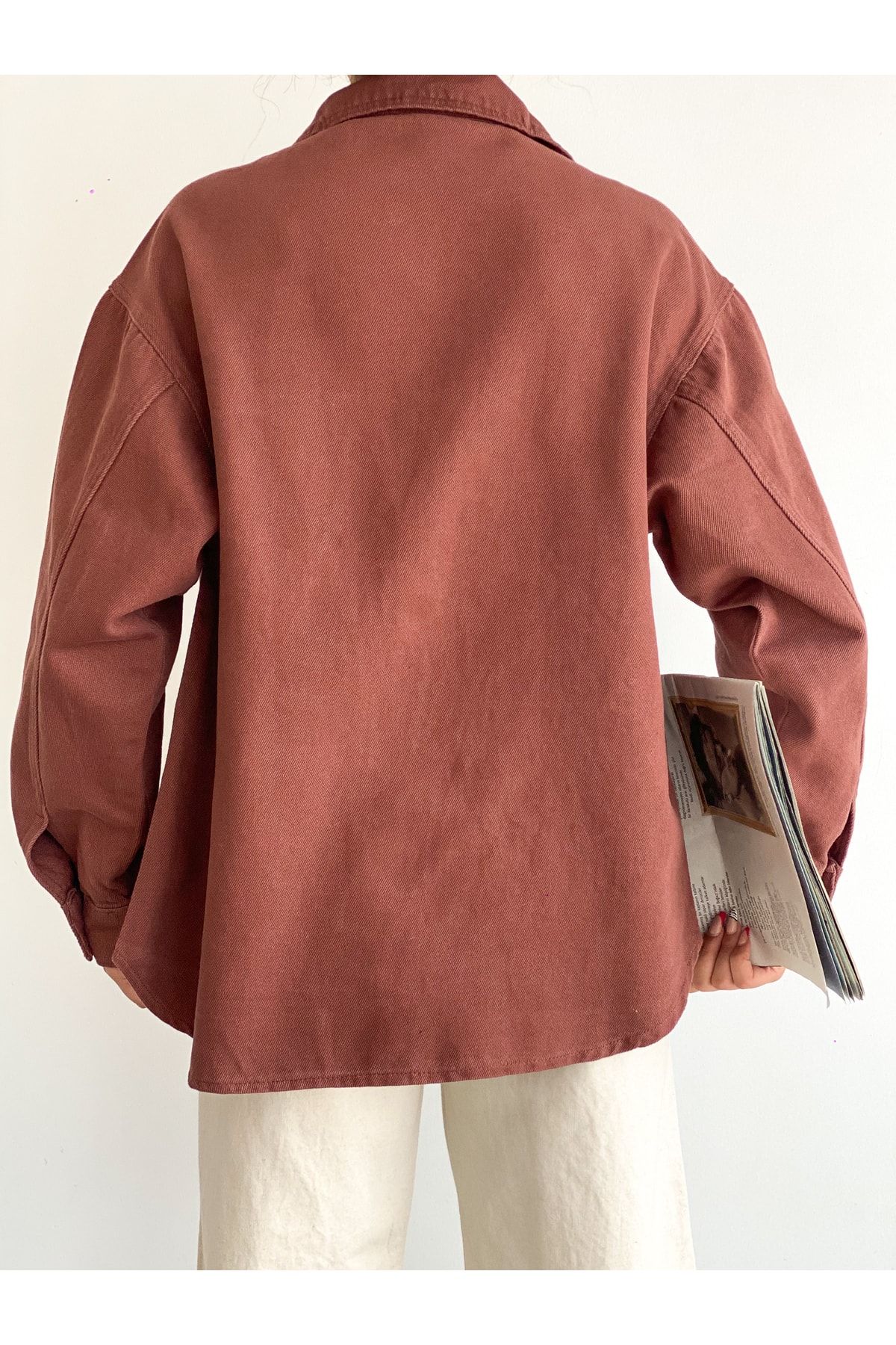 Kadın Oversize Uzun Kollu Çift Cepli Ceket Gömlek Kahverengi Kadın Oversize Uzun Kollu Çift Cepli Ceket Gömlek Kahverengi