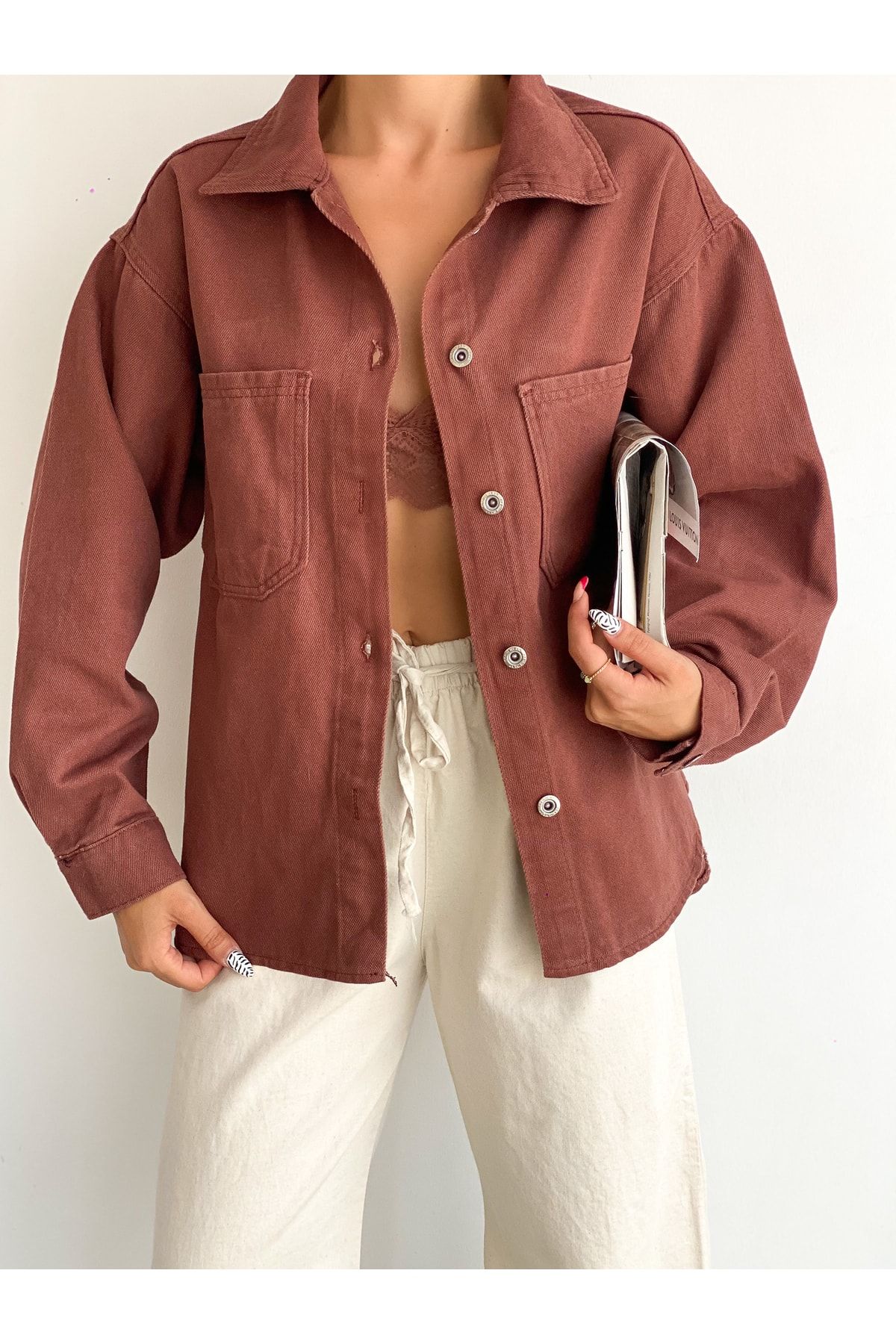 Kadın Oversize Uzun Kollu Çift Cepli Ceket Gömlek Kahverengi Kadın Oversize Uzun Kollu Çift Cepli Ceket Gömlek Kahverengi