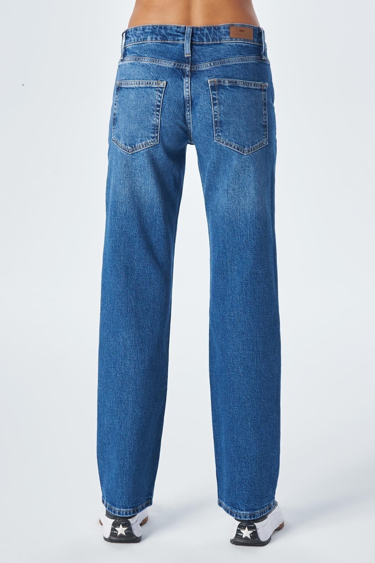 Orta Mavi Düşük Bel Nervürlü Fermuarlı Relax Fit Jean Pantolon C 4805-005 Orta Mavi Düşük Bel Nervürlü Fermuarlı Relax Fit Jean Pantolon C 4805-005