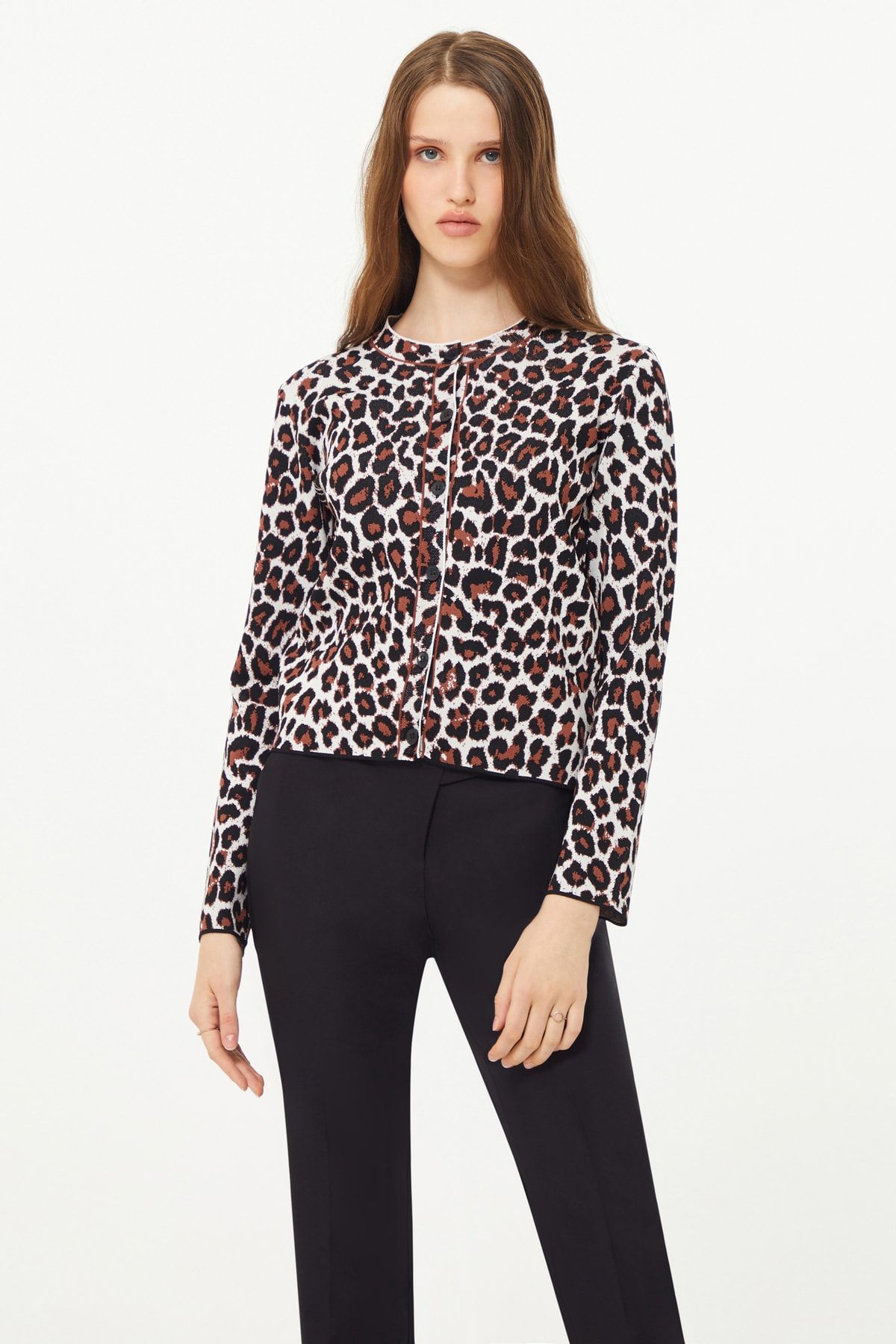Leopar Desenli Triko Hırka Leopar Desenli Triko Hırka