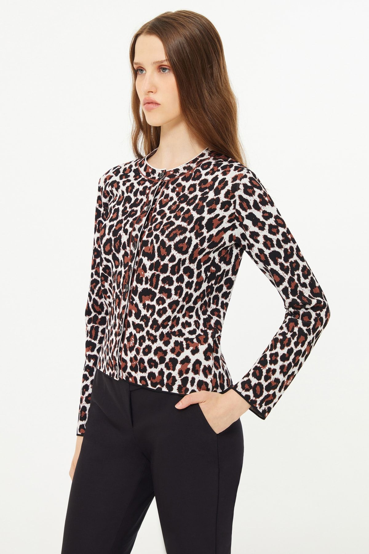 Leopar Desenli Triko Hırka Leopar Desenli Triko Hırka