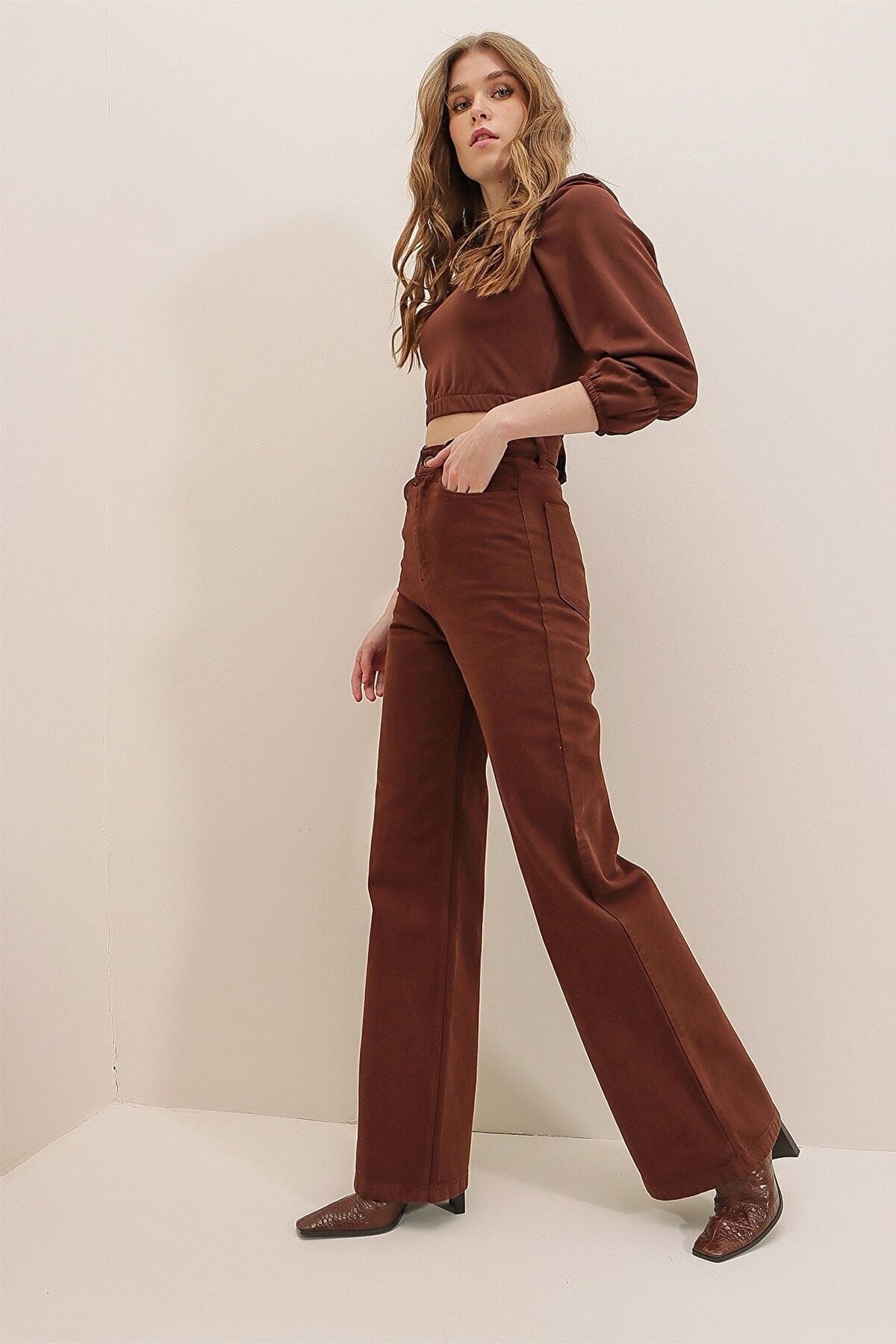 My Women Kahverengi Likralı Süper Yüksek Bel Salaş Jean Pantolon. (süper Yüksek.) Wide Leg. My Women Kahverengi Likralı Süper Yüksek Bel Salaş Jean Pantolon. (süper Yüksek.) Wide Leg.