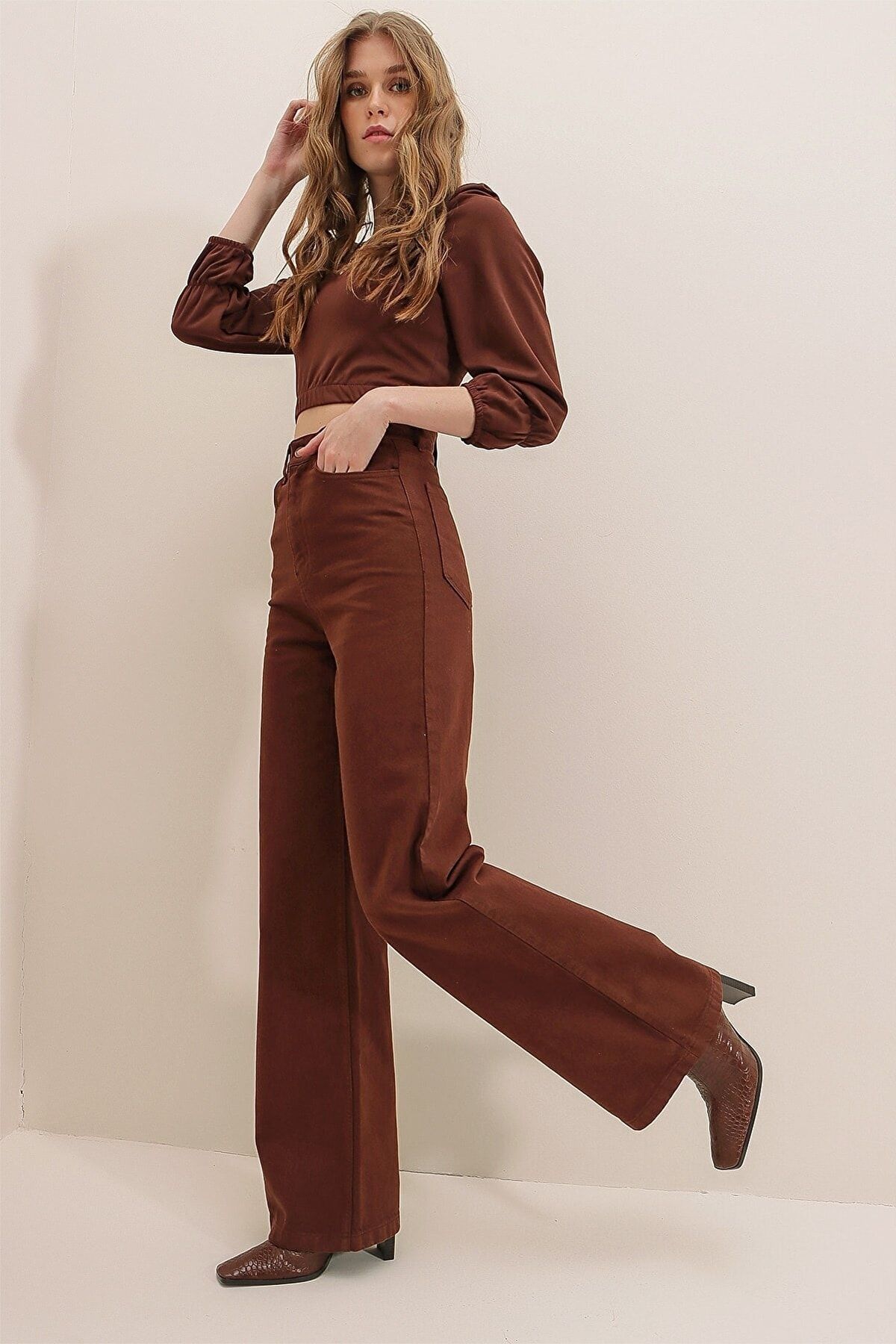 My Women Kahverengi Likralı Süper Yüksek Bel Salaş Jean Pantolon. (süper Yüksek.) Wide Leg. My Women Kahverengi Likralı Süper Yüksek Bel Salaş Jean Pantolon. (süper Yüksek.) Wide Leg.