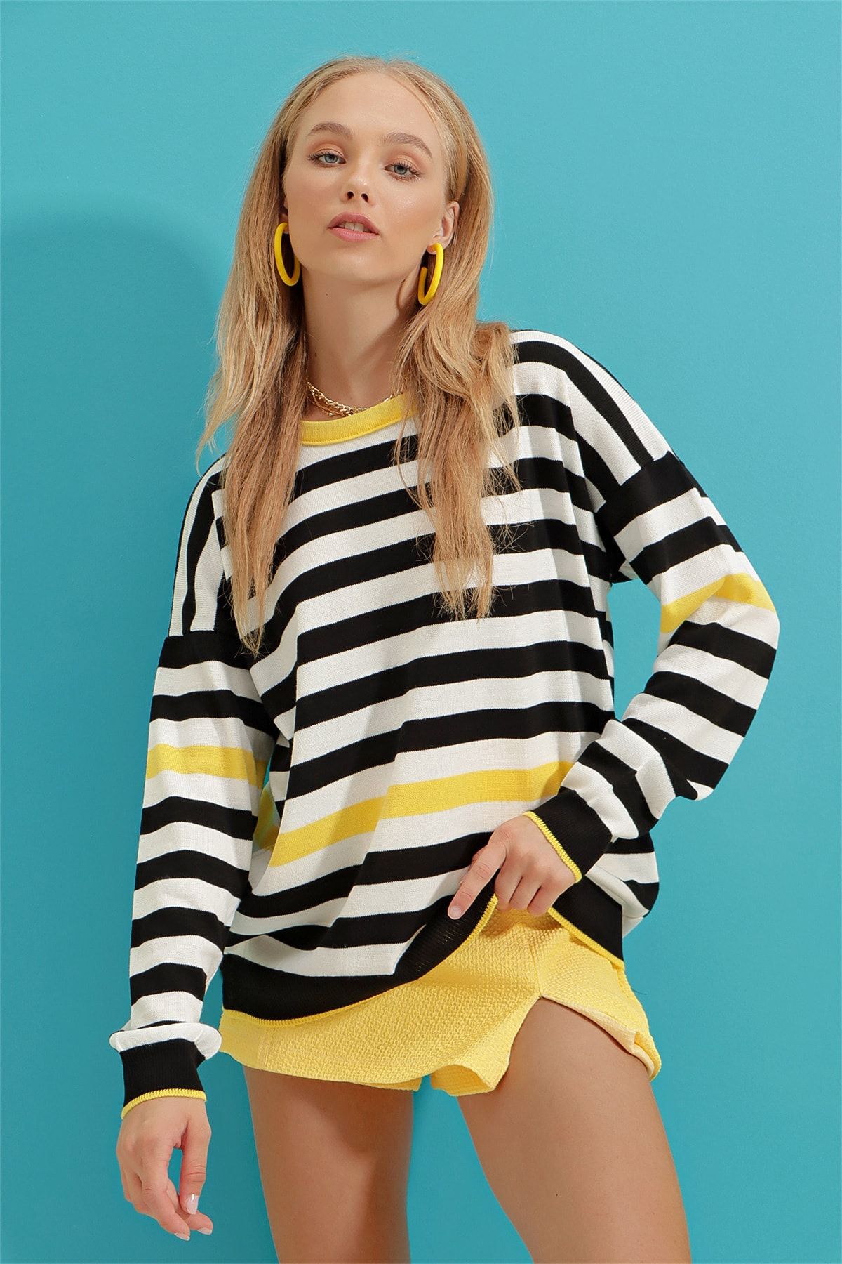 Kadın Sarı Bisiklet Yaka Çizgili Oversize Triko Bluz ALC-X9247 Kadın Sarı Bisiklet Yaka Çizgili Oversize Triko Bluz ALC-X9247
