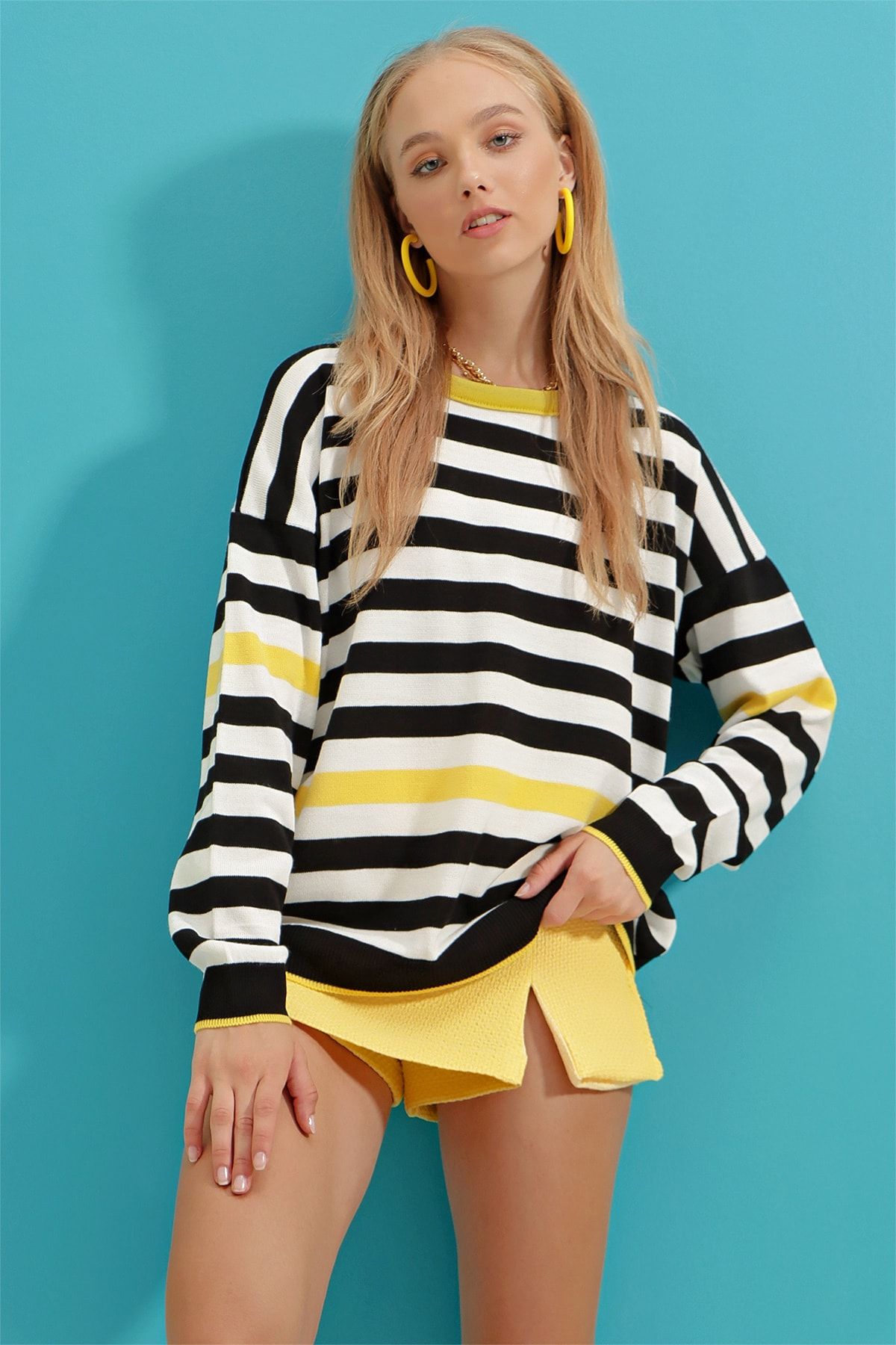 Kadın Sarı Bisiklet Yaka Çizgili Oversize Triko Bluz ALC-X9247 Kadın Sarı Bisiklet Yaka Çizgili Oversize Triko Bluz ALC-X9247