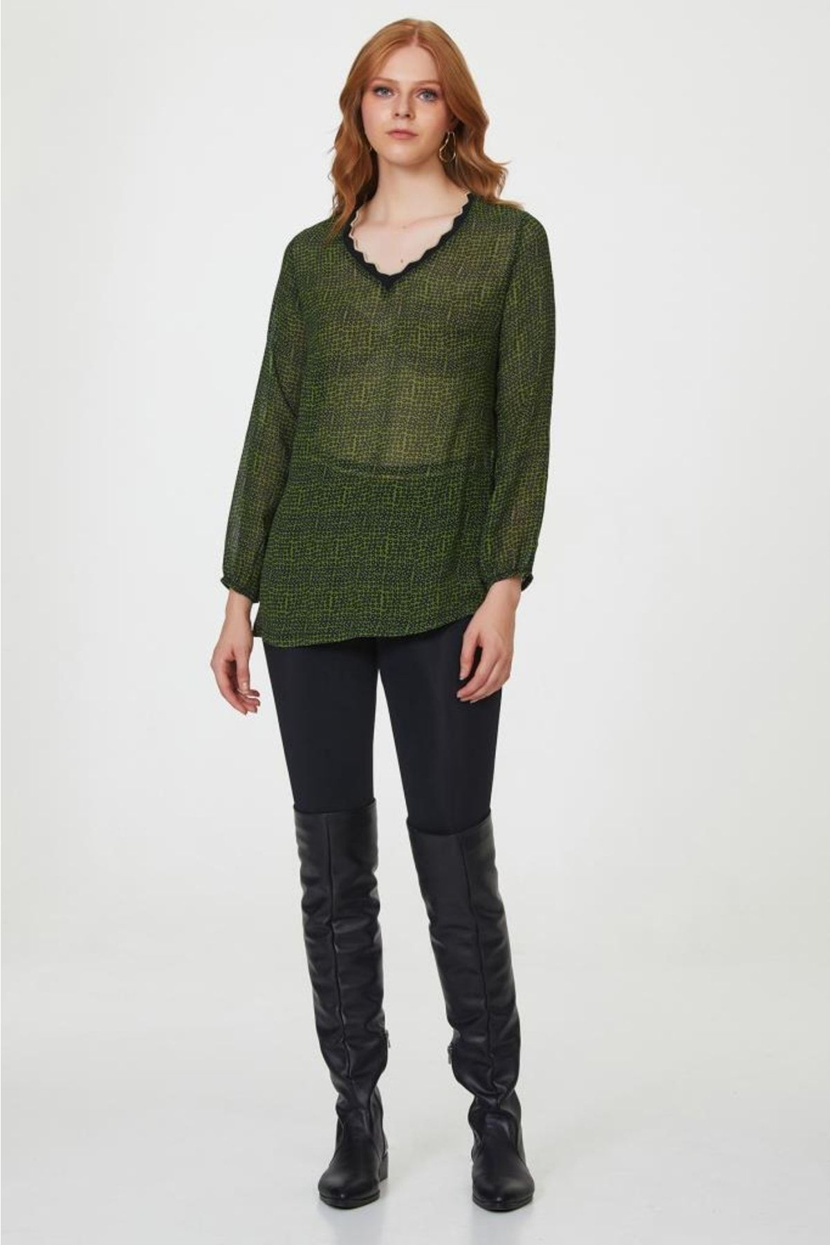 V Yaka Yakası Sim Bantlı Kolu Lastikli Bluz 223-3002 V Yaka Yakası Sim Bantlı Kolu Lastikli Bluz 223-3002