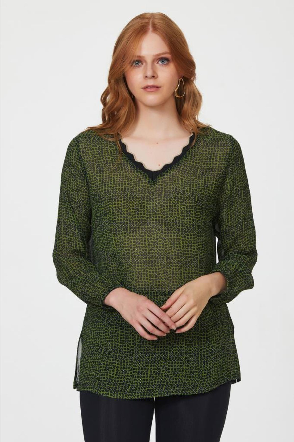 V Yaka Yakası Sim Bantlı Kolu Lastikli Bluz 223-3002 V Yaka Yakası Sim Bantlı Kolu Lastikli Bluz 223-3002