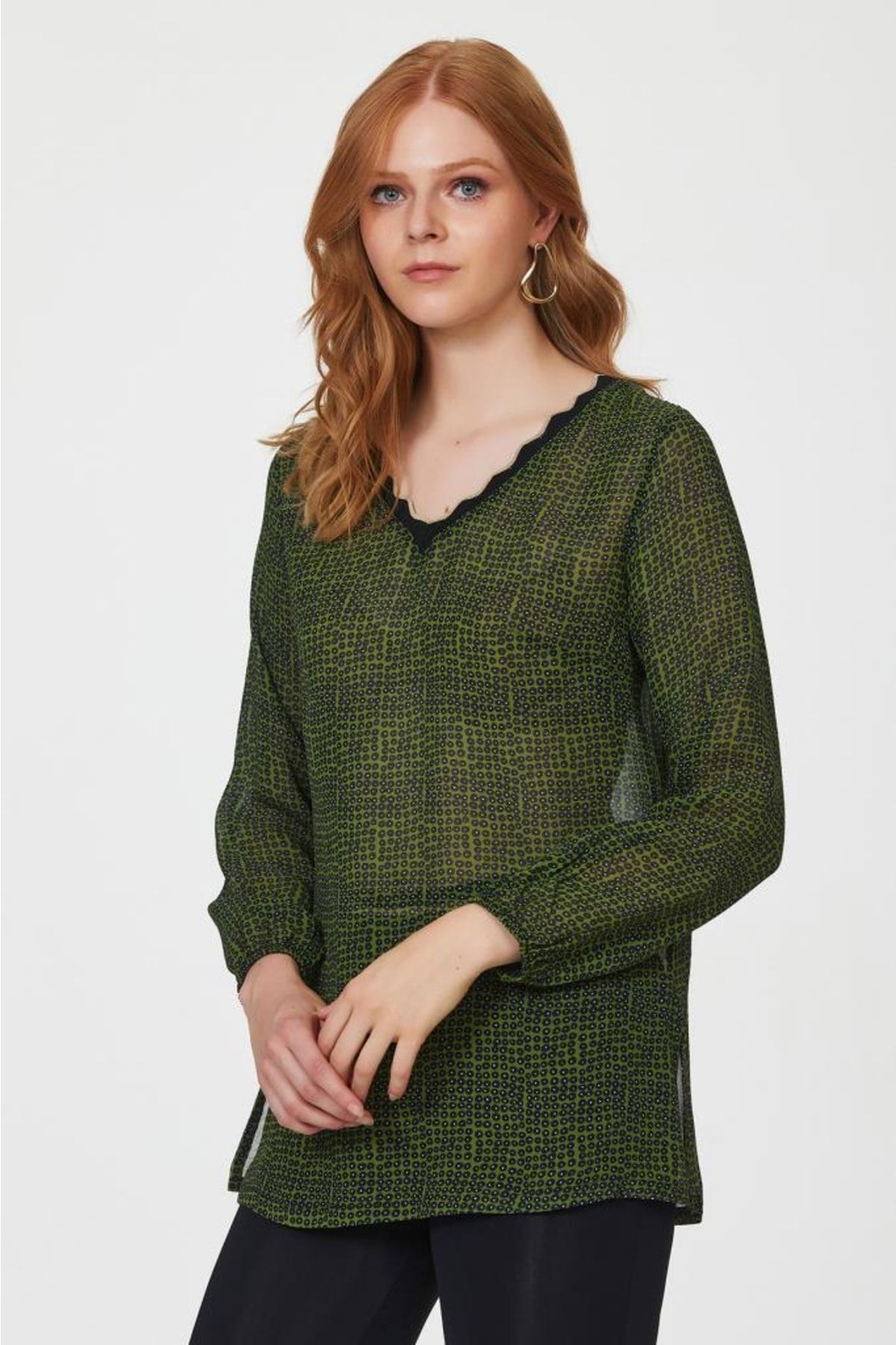 V Yaka Yakası Sim Bantlı Kolu Lastikli Bluz 223-3002 V Yaka Yakası Sim Bantlı Kolu Lastikli Bluz 223-3002