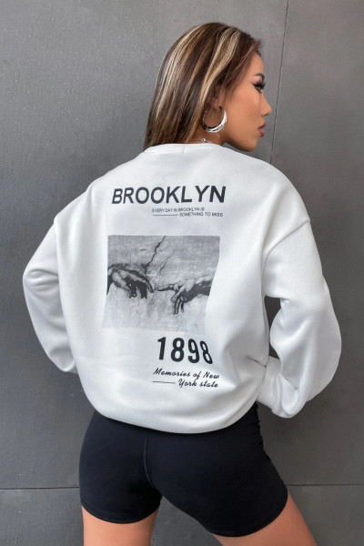 Unisex Beyaz Brooklyn 1898 Baskılı Bisiklet Yaka Oversize Sweatshirt Unisex Beyaz Brooklyn 1898 Baskılı Bisiklet Yaka Oversize Sweatshirt