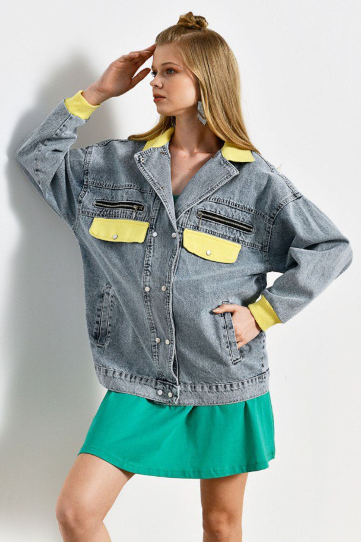 Kadın Sarı Mavi Denim Ceket Cep Detaylı Lastikli Kol Oversize Kolej Jeans Ceket Kadın Sarı Mavi Denim Ceket Cep Detaylı Lastikli Kol Oversize Kolej Jeans Ceket
