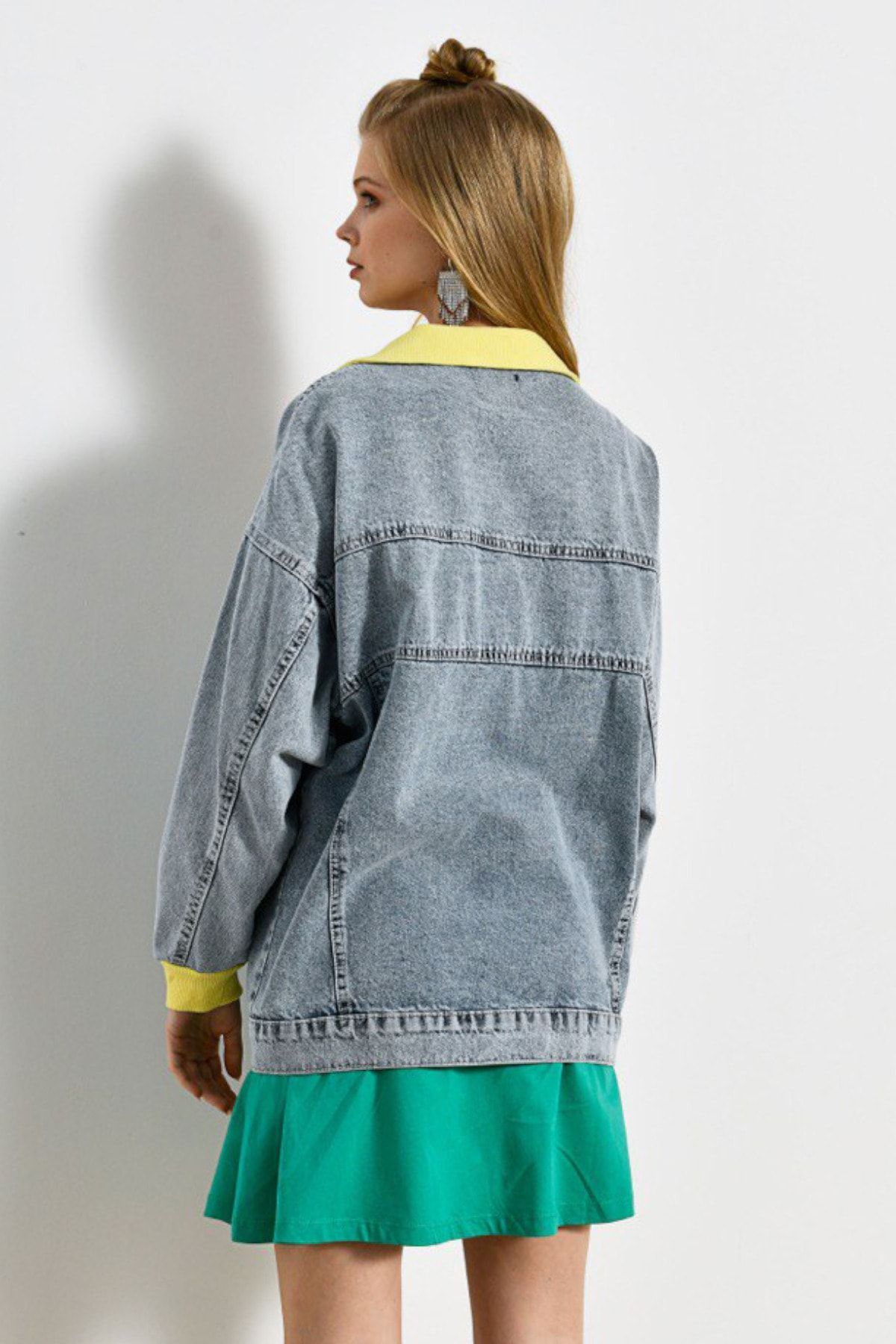 Kadın Sarı Mavi Denim Ceket Cep Detaylı Lastikli Kol Oversize Kolej Jeans Ceket Kadın Sarı Mavi Denim Ceket Cep Detaylı Lastikli Kol Oversize Kolej Jeans Ceket