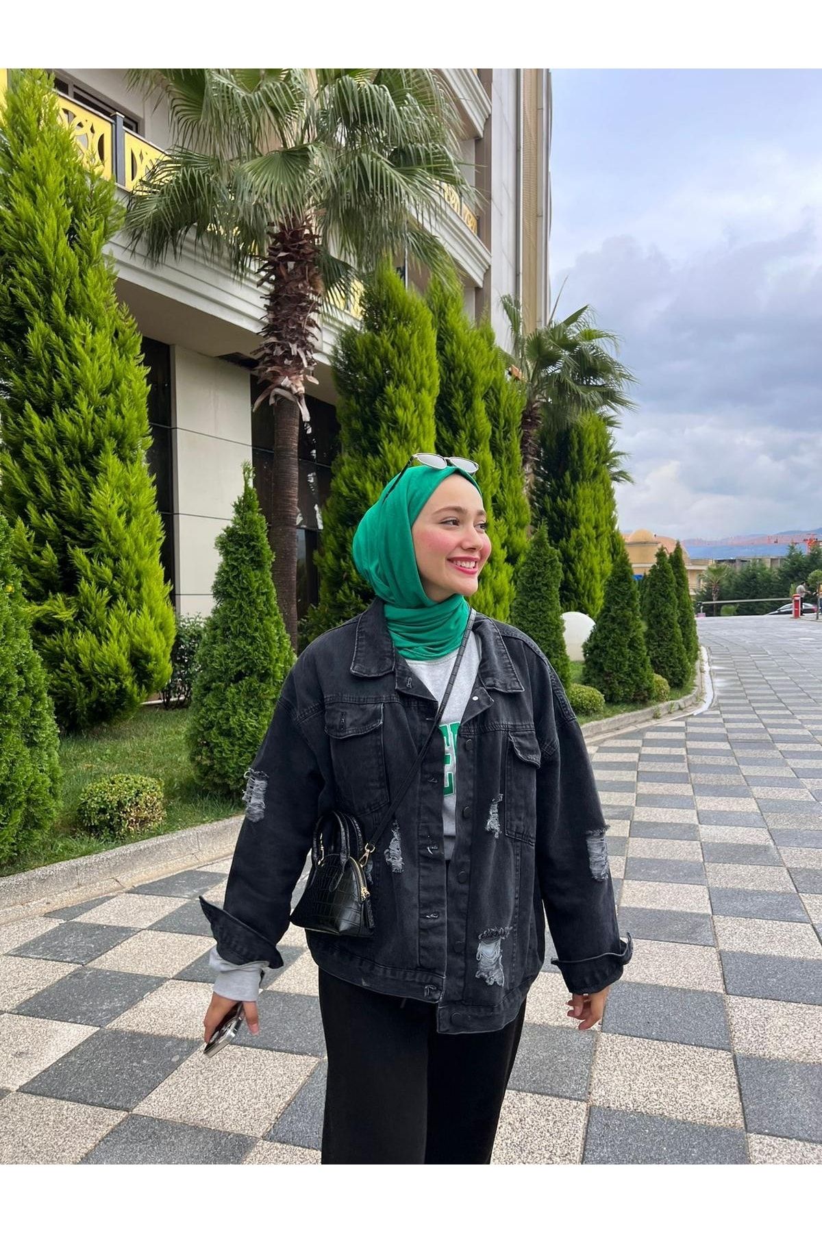 Yırtıklı Oversize Cep Detaylı Kot Ceket Yırtıklı Oversize Cep Detaylı Kot Ceket
