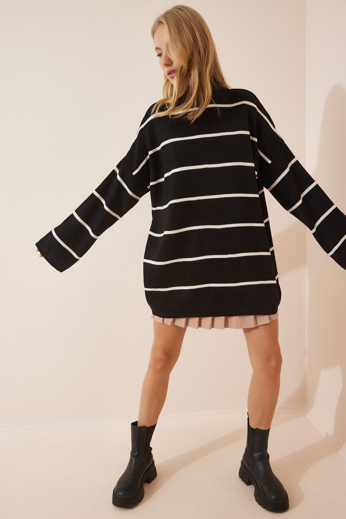 Kadın Siyah Çizgili Oversize Uzun Triko Kazak YY00087 Kadın Siyah Çizgili Oversize Uzun Triko Kazak YY00087
