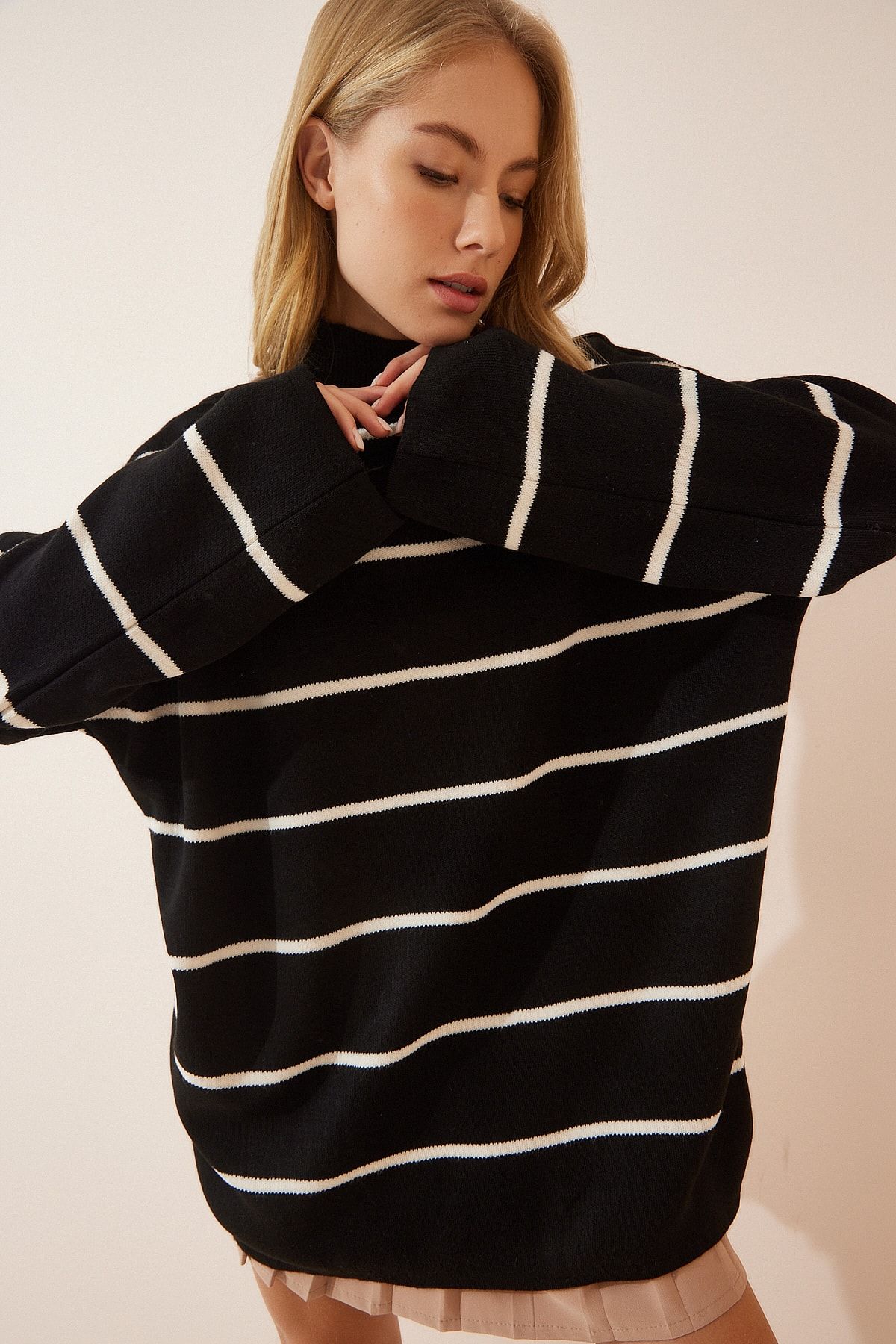 Kadın Siyah Çizgili Oversize Uzun Triko Kazak YY00087 Kadın Siyah Çizgili Oversize Uzun Triko Kazak YY00087
