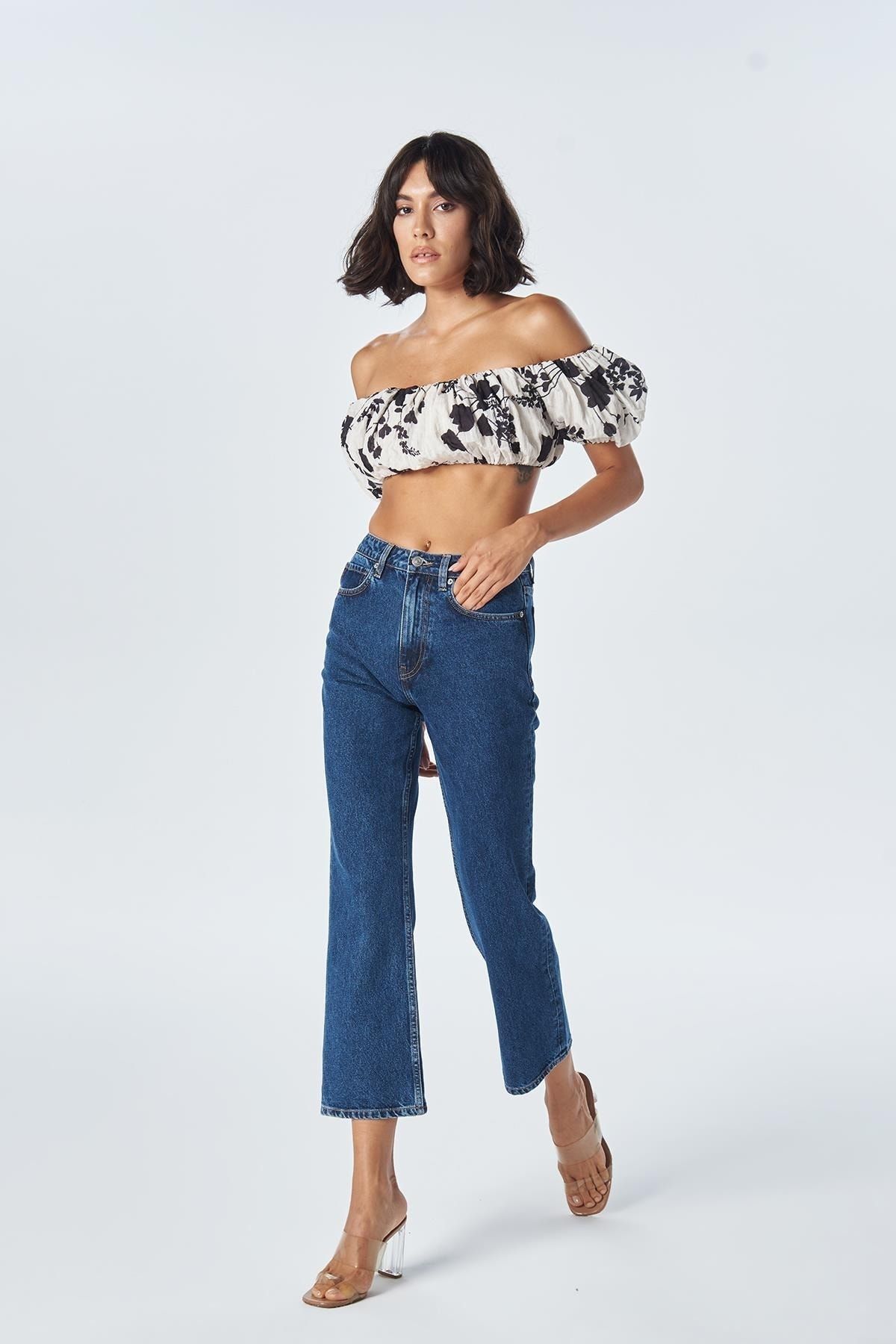 Orta Mavi Fermuarlı Kick Flare Jean Pantolon C 4528-026 Orta Mavi Fermuarlı Kick Flare Jean Pantolon C 4528-026