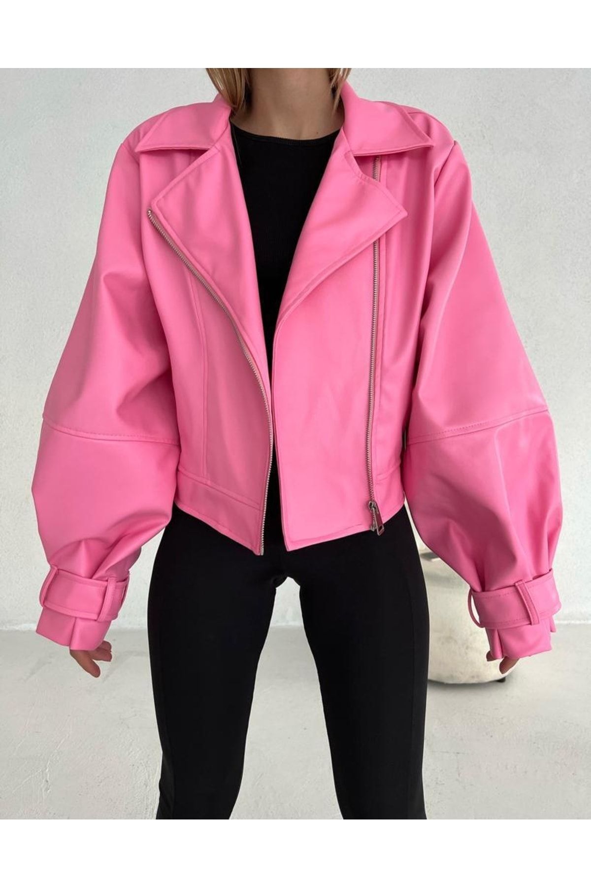 Suni Deri Geniş Kollu Pembe Bomber Ceket Suni Deri Geniş Kollu Pembe Bomber Ceket