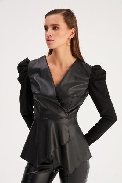 Kruvaze Deri Detaylı Bluz