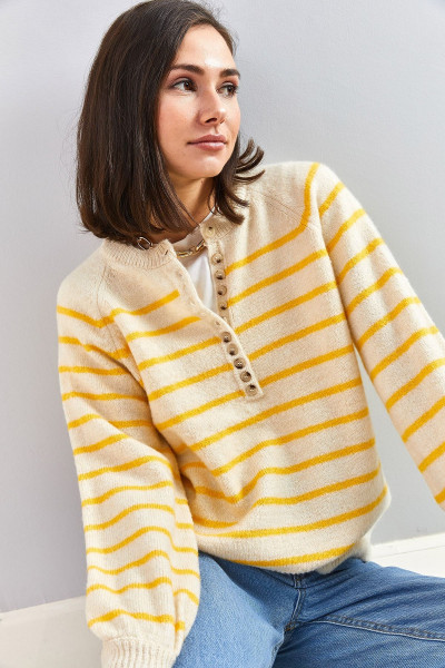 Kadın Yakası Ilikli Balıkçı Yaka Çizgili Triko Kazak Kadın Yakası Ilikli Balıkçı Yaka Çizgili Triko Kazak