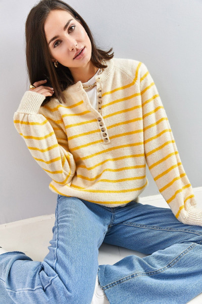 Kadın Yakası Ilikli Balıkçı Yaka Çizgili Triko Kazak Kadın Yakası Ilikli Balıkçı Yaka Çizgili Triko Kazak