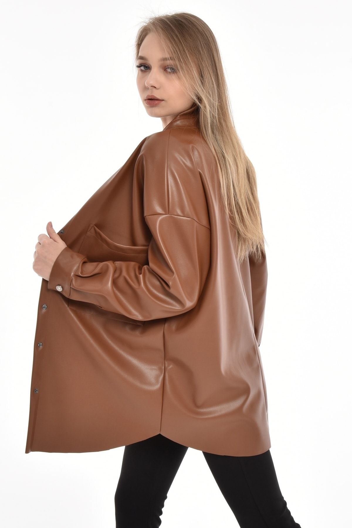 Taba Oversize Cep Detaylı Deri Gömlek Taba Oversize Cep Detaylı Deri Gömlek