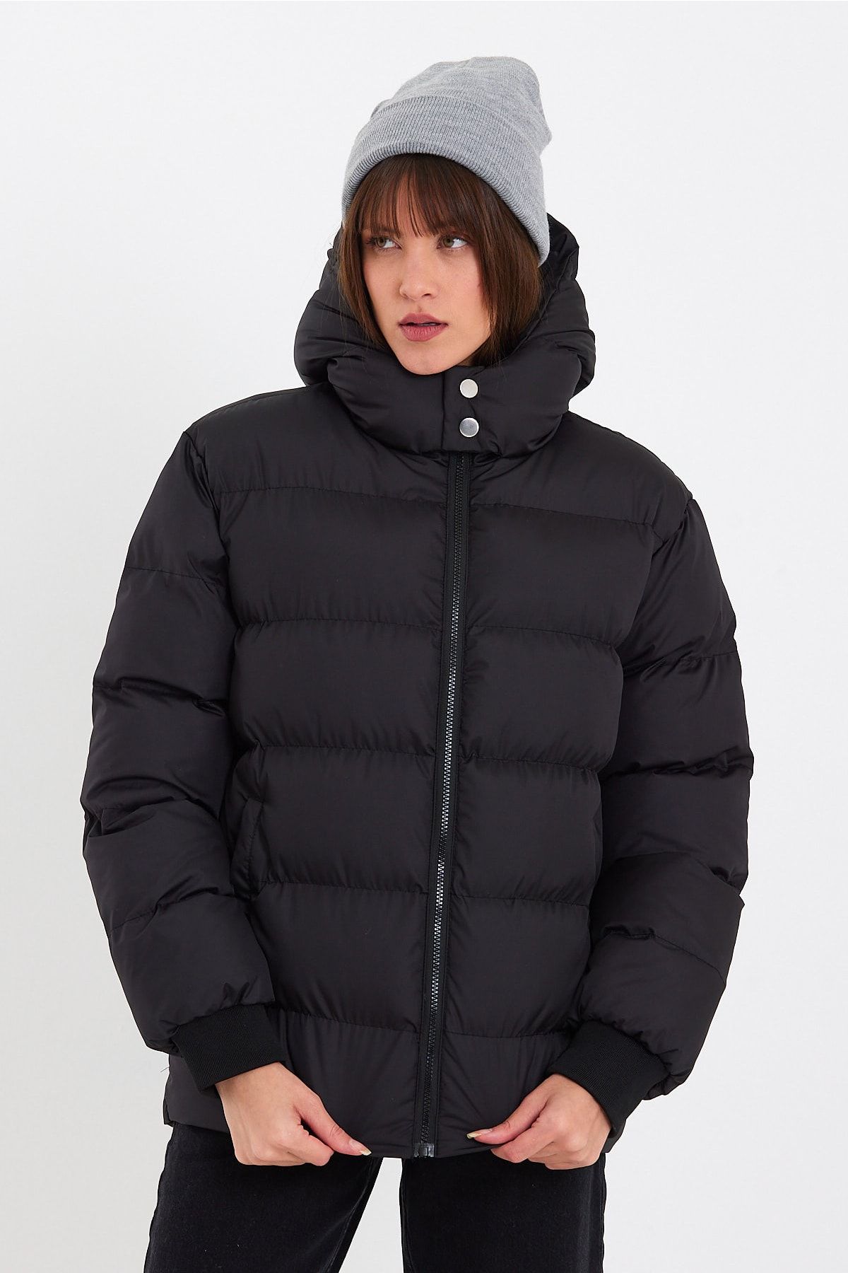 Kadın Siyah Su Ve Rüzgar Geçirmez Oversize Kapüşonlu Kışlık Şişme Mont & Kaban & Parka - 137 Kadın Siyah Su Ve Rüzgar Geçirmez Oversize Kapüşonlu Kışlık Şişme Mont & Kaban & Parka - 137