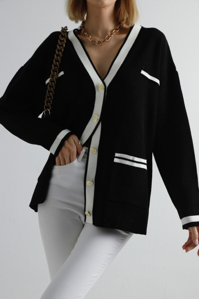 Siyah Gold Düğmeli Şerit Detaylı Oversize Triko Hırka Siyah Gold Düğmeli Şerit Detaylı Oversize Triko Hırka