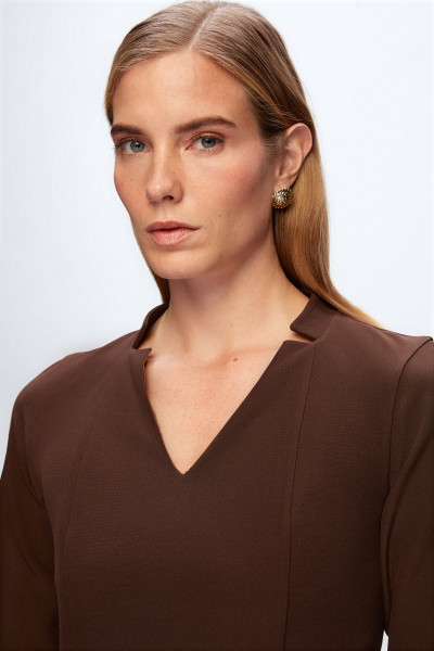 V Yaka Yırtmaçlı Elbise