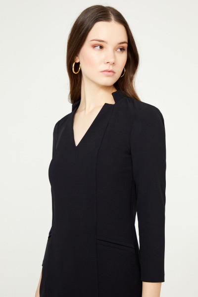 V Yaka Yırtmaçlı Elbise