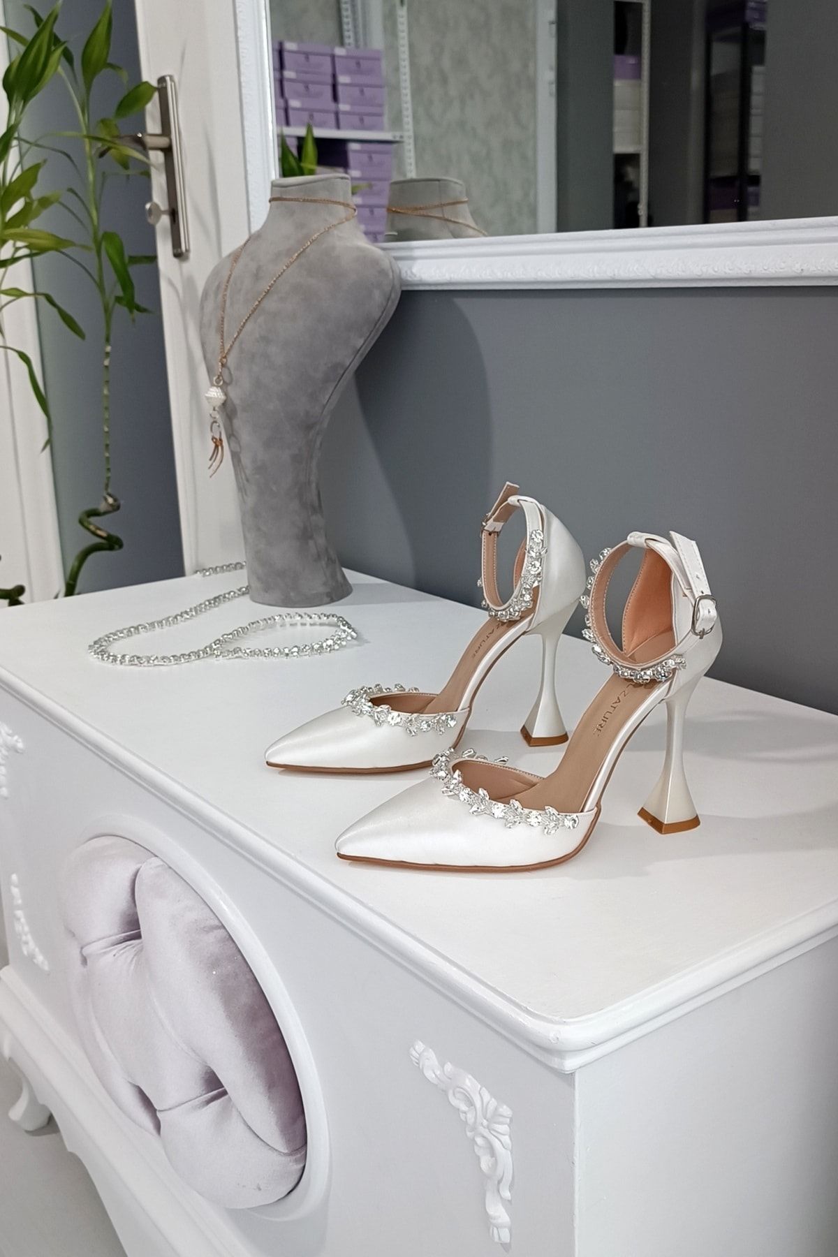 Sedef Saten 11cm Şampanya Topuklu Bilekten Kemerli Çift Suyolu Taşlı Abiye Stiletto Kadın Ayakkabı Sedef Saten 11cm Şampanya Topuklu Bilekten Kemerli Çift Suyolu Taşlı Abiye Stiletto Kadın Ayakkabı
