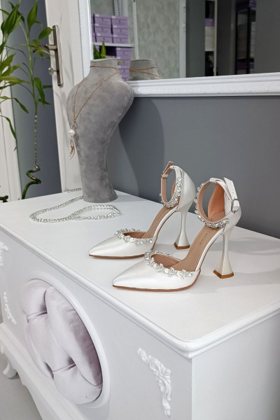 Sedef Saten 11cm Şampanya Topuklu Bilekten Kemerli Çift Suyolu Taşlı Abiye Stiletto Kadın Ayakkabı