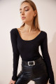 Kadın Siyah U Yaka Fitilli Örme Bluz GT00212 Kadın Siyah U Yaka Fitilli Örme Bluz GT00212