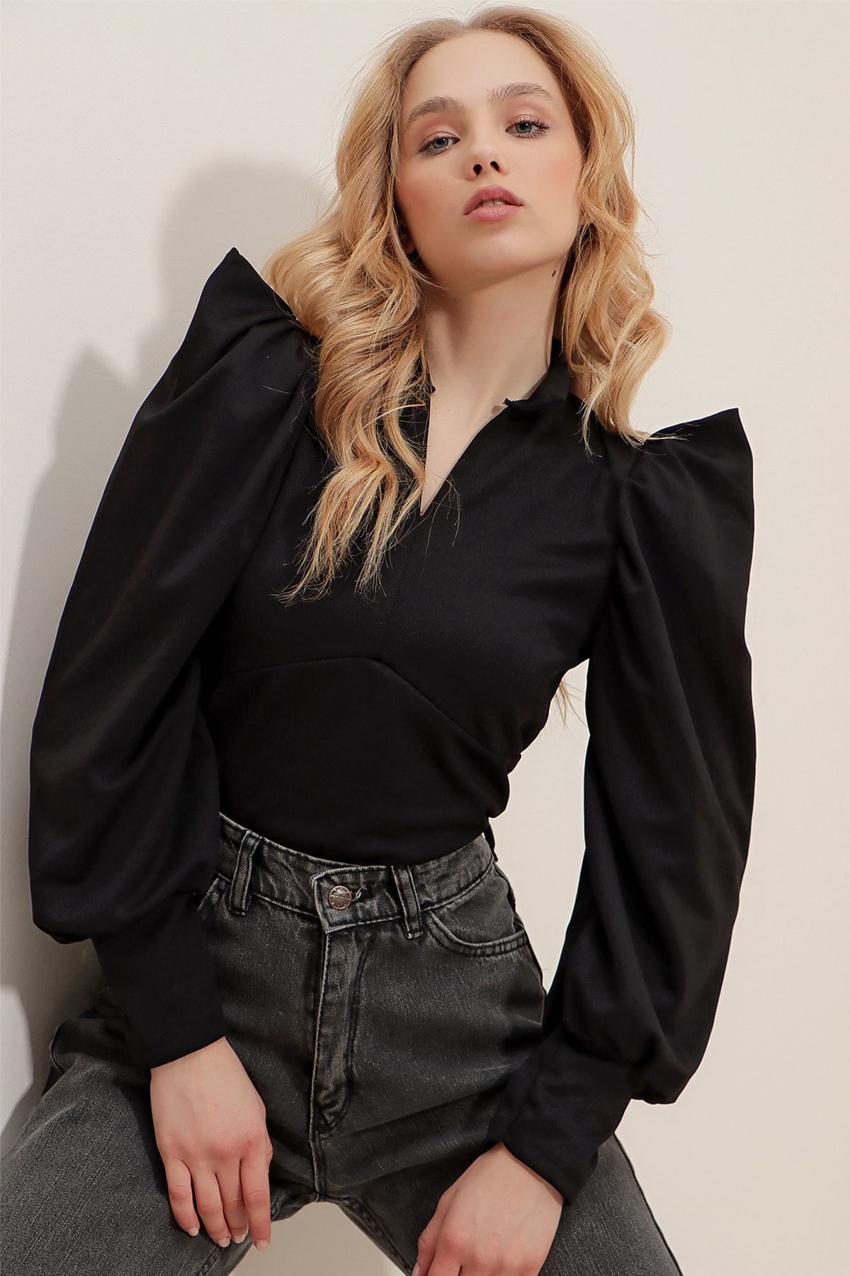 Kadın Siyah Hakim Yaka Prenses Kol Dokuma Crop Bluz ALC-X9659