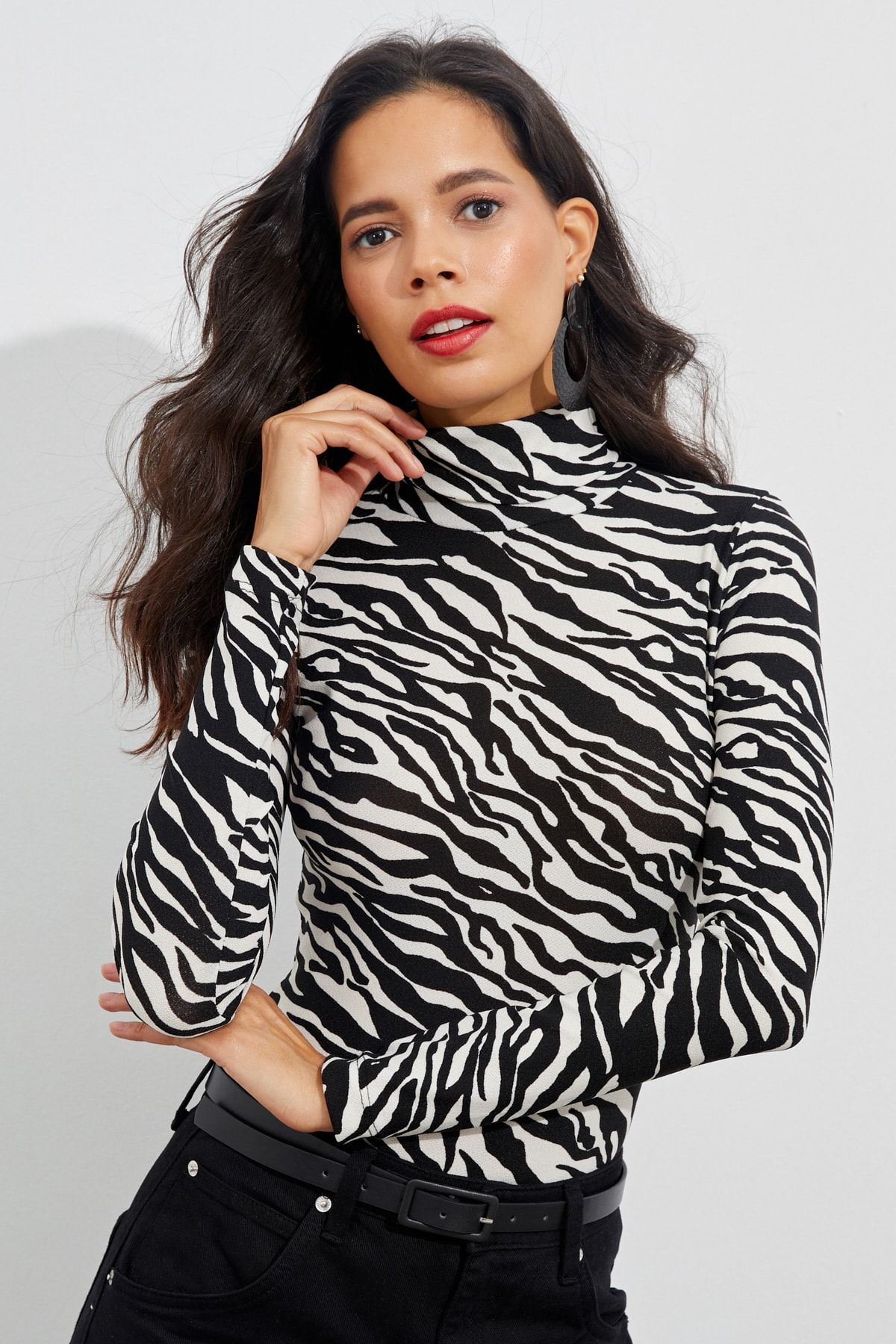 Kadın Siyah-Beyaz Zebra Desenli Balıkçı Bluz EY1524 Kadın Siyah-Beyaz Zebra Desenli Balıkçı Bluz EY1524