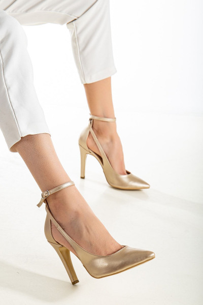 Kadın Stiletto Yüksek Topuk Mat Altın Rengi Kadın Stiletto Yüksek Topuk Mat Altın Rengi