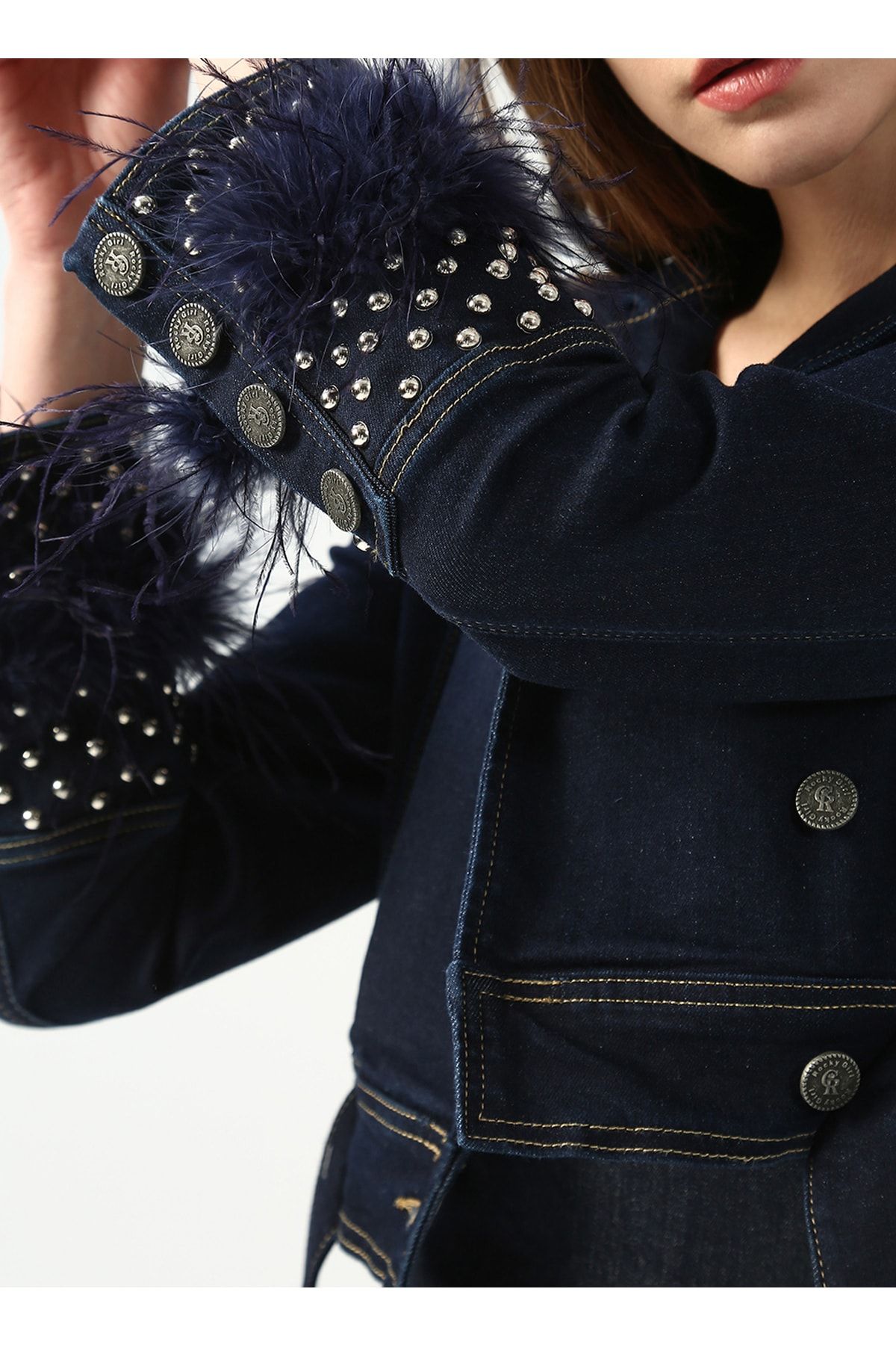 Trok Ve Tüy Detay Kruvaze Denim Ceket Trok Ve Tüy Detay Kruvaze Denim Ceket